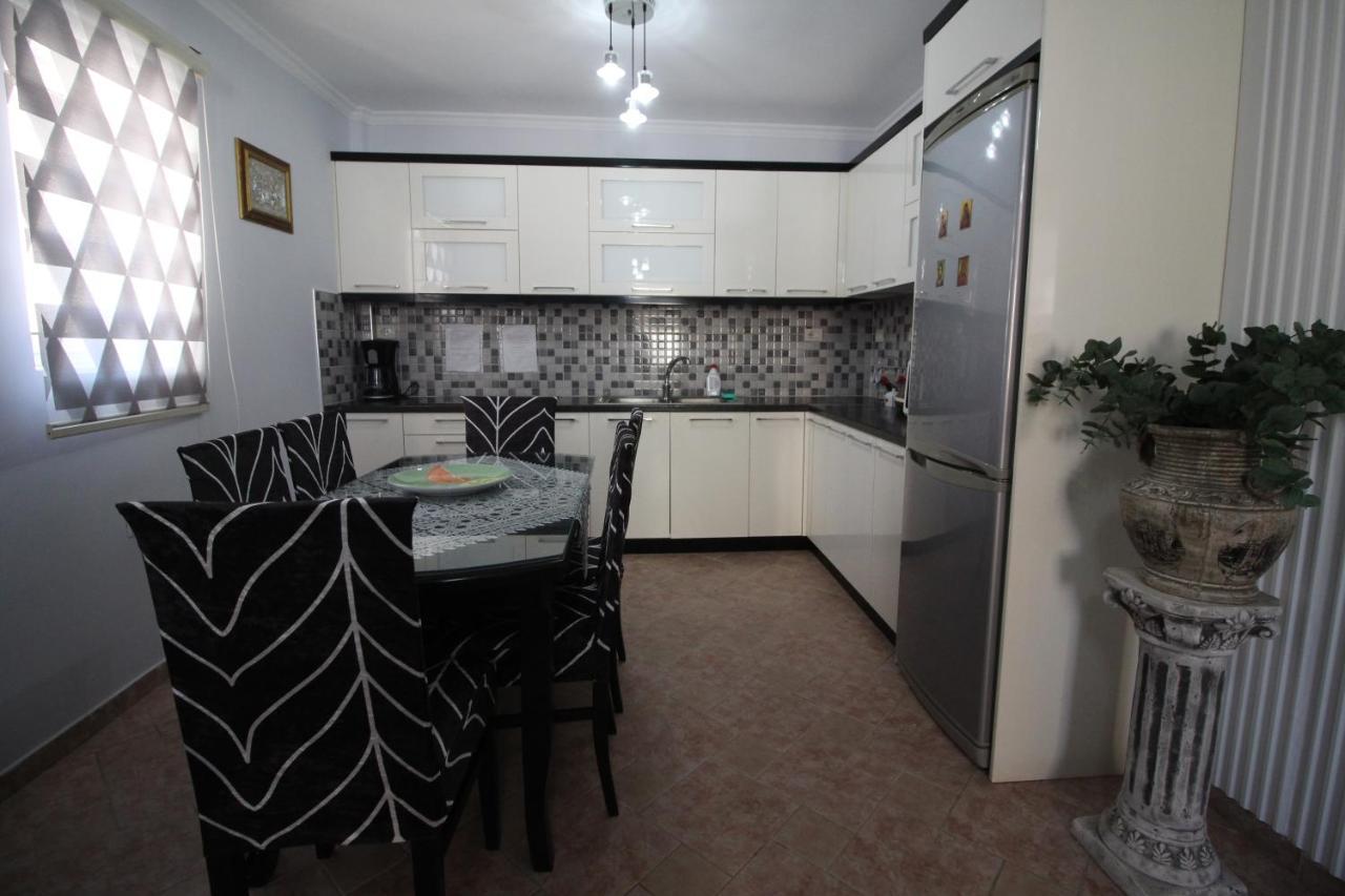 Irina Home Sarandë Buitenkant foto